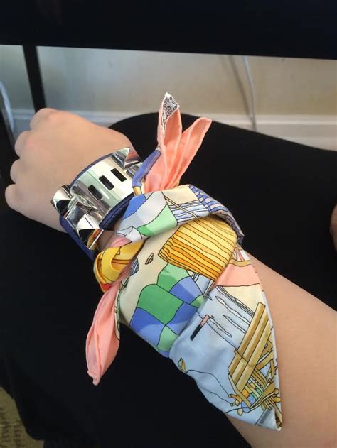 hermes armband bijenkorf afdoen|Hermes scarf bracelet.